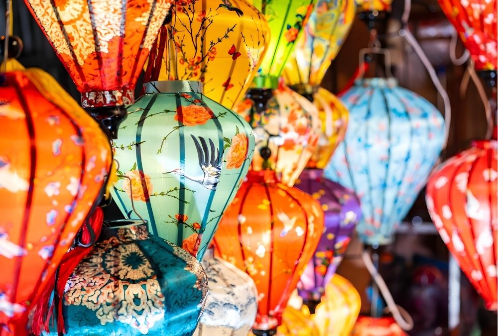 Traditional silk lanterns with bamboo frames in Hoi An (Source: Hoi An)