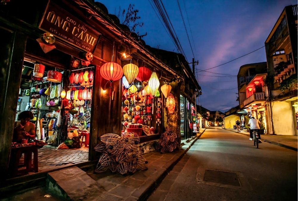 Quieter lantern-lit lanes off Tran Phu and Nguyen Thai Hoc, with fewer crowds and space to pause (Source: Mario La Pergola)