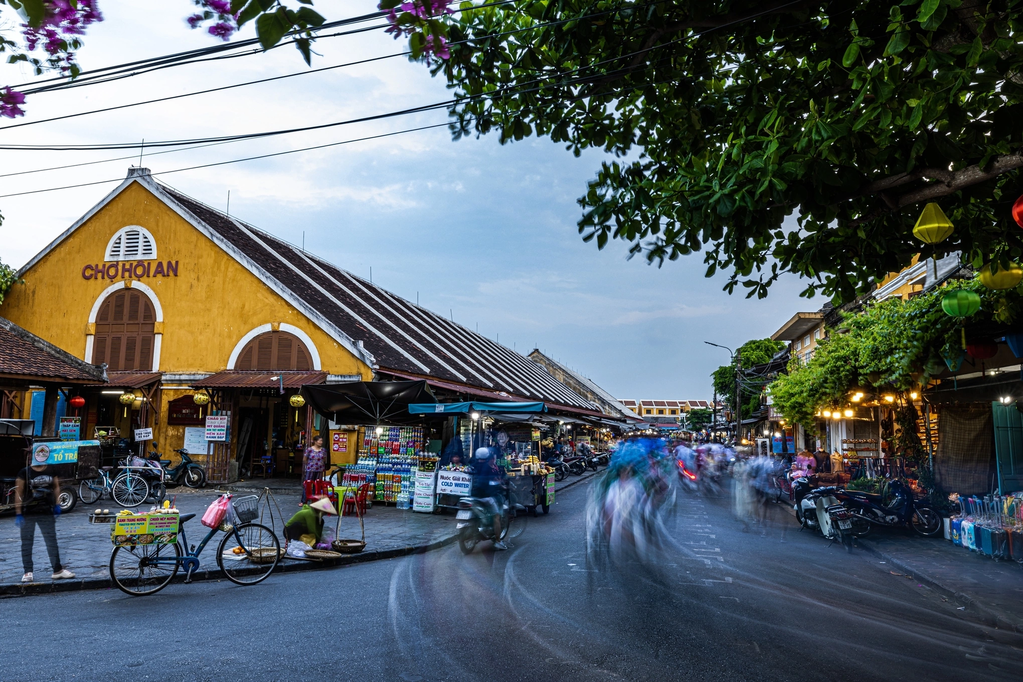 Hoi An central market is a good place to discover local life (Source: VnExpress)