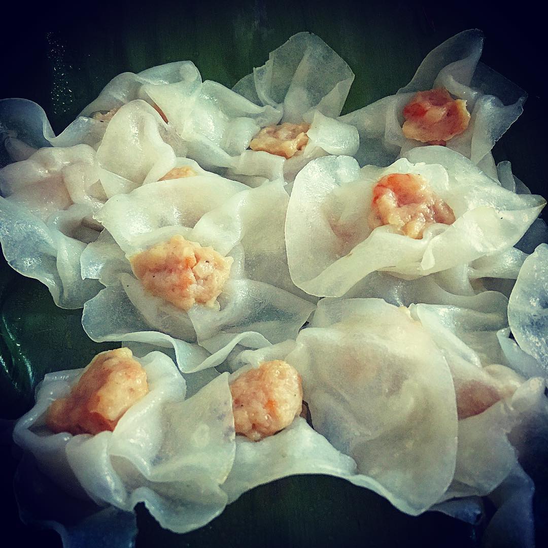 Banh vac looks like white rose (Source: Dan Viet)