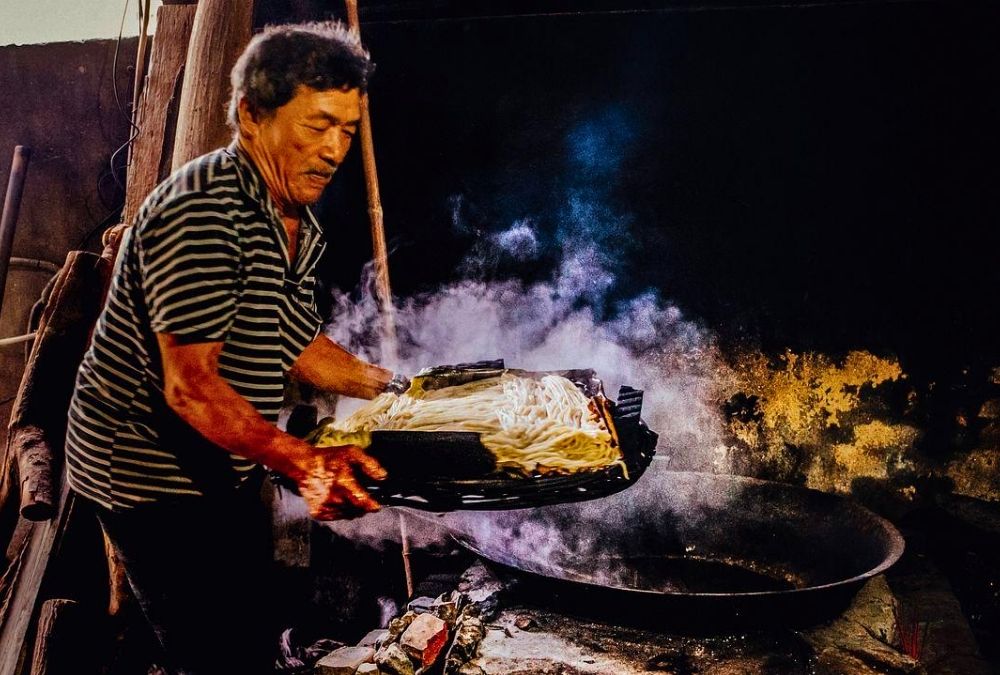 Cao Lau noodles made from rice flour, water and wood ash, steamed and cut into thick strands (Source: saigoneer.com)