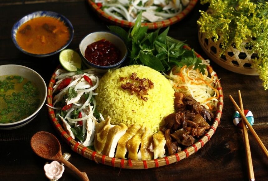 Hoi An chicken rice with golden rice, shredded chicken and fresh herbs (Source: VnExpress)