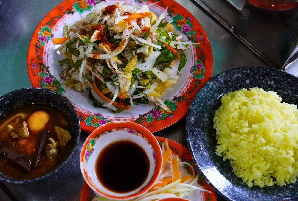 Ba Buoi Chicken Rice: A flavor that keeps people coming back to Hoi An (Source: VnExpress)
