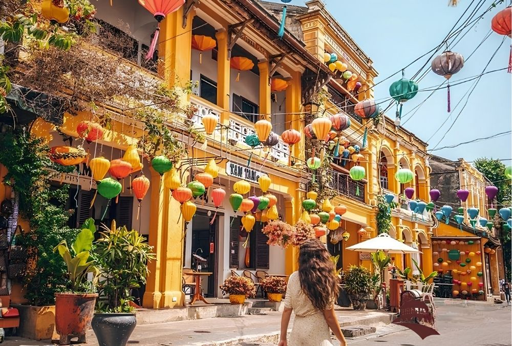 Explore the old quarter at a leisurely pace (Source: hoianworldheritage.org.vn)