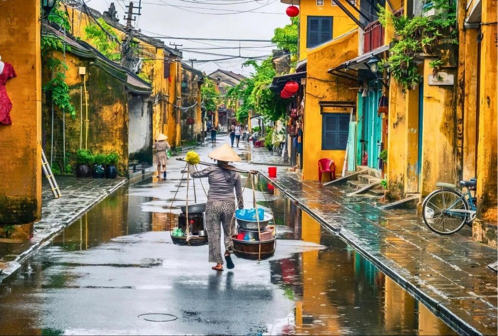 Mild October temperatures in Hoi An, with daytime highs of 27-28°C and cooler evenings (Source: Collected)