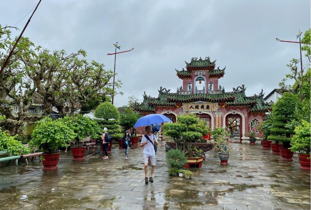 Fujian Assembly Hall courtyard on a rainy day