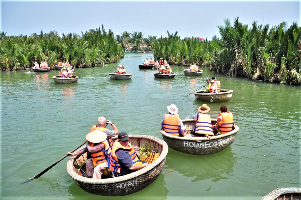 Riding a basket boat in Hoi An is a fantastic experience (Source: Bao Tuoi Tre)