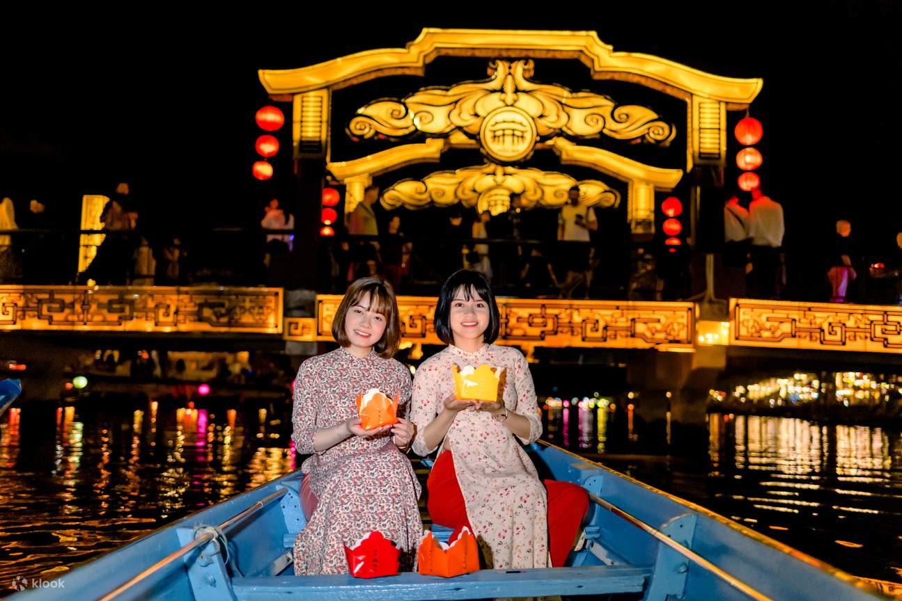 Hoai River is beautiful at night (Source: collected)