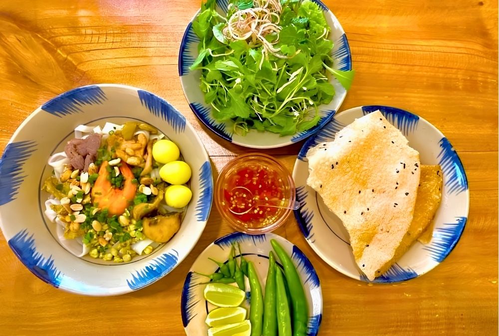 Fresh herbs and vegetables served the traditional Quang Nam way (Source: Vietnam Net)