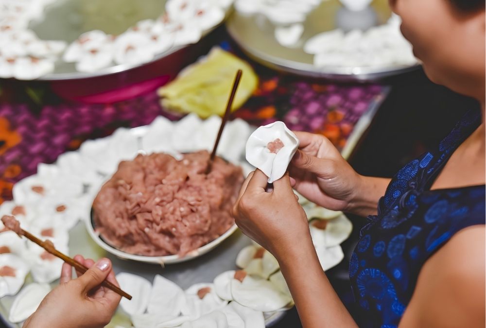 Nguyen Manh Kim named the dumplings “White Rose” for their delicate shape (Source: greensm.com)